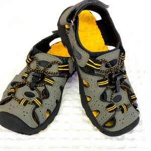 Khombu summer Sandel sz 13